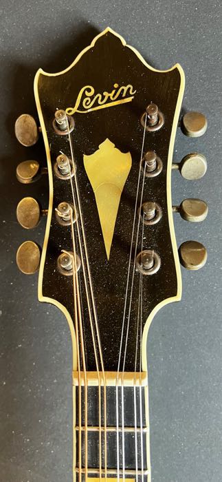 1943 Levin Aristokrat Model 320